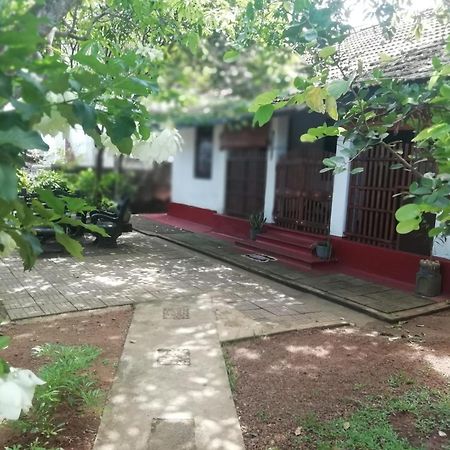 Ami Place Rooms With Kitchen Хиккадува Экстерьер фото