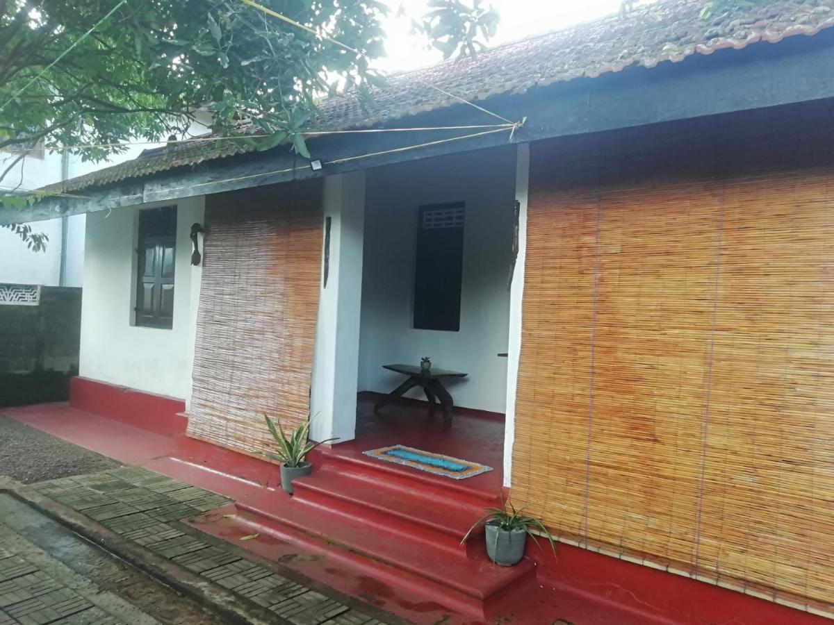 Ami Place Rooms With Kitchen Хиккадува Экстерьер фото