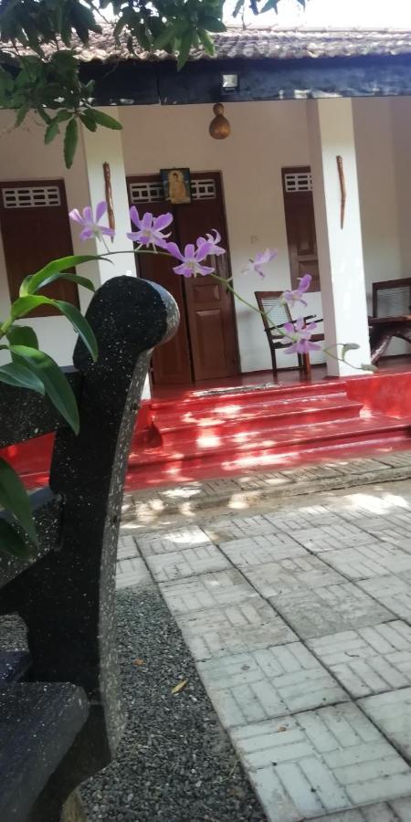 Ami Place Rooms With Kitchen Хиккадува Экстерьер фото
